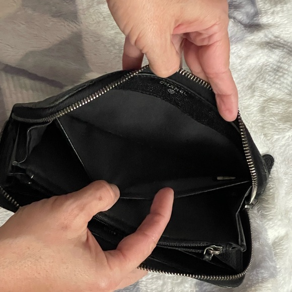 CHANEL Black Quilted Wallet with Silver Accent - Picture 4 of 5